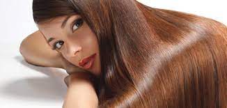 تساقط الشعر بكثرة للنساء: الأسباب والعلاجات المحتملة