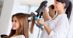 مراحل تساقط الشعر: الأسباب والعلاجات المتاحة
